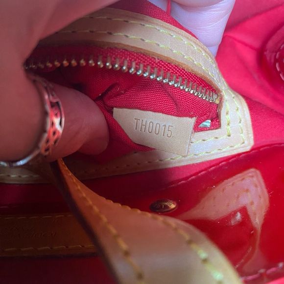 Louis Vuitton Red Monogram Vernis Reade PM Handbag w/Dust Bag & Maintenance Card - Picture 11 of 15